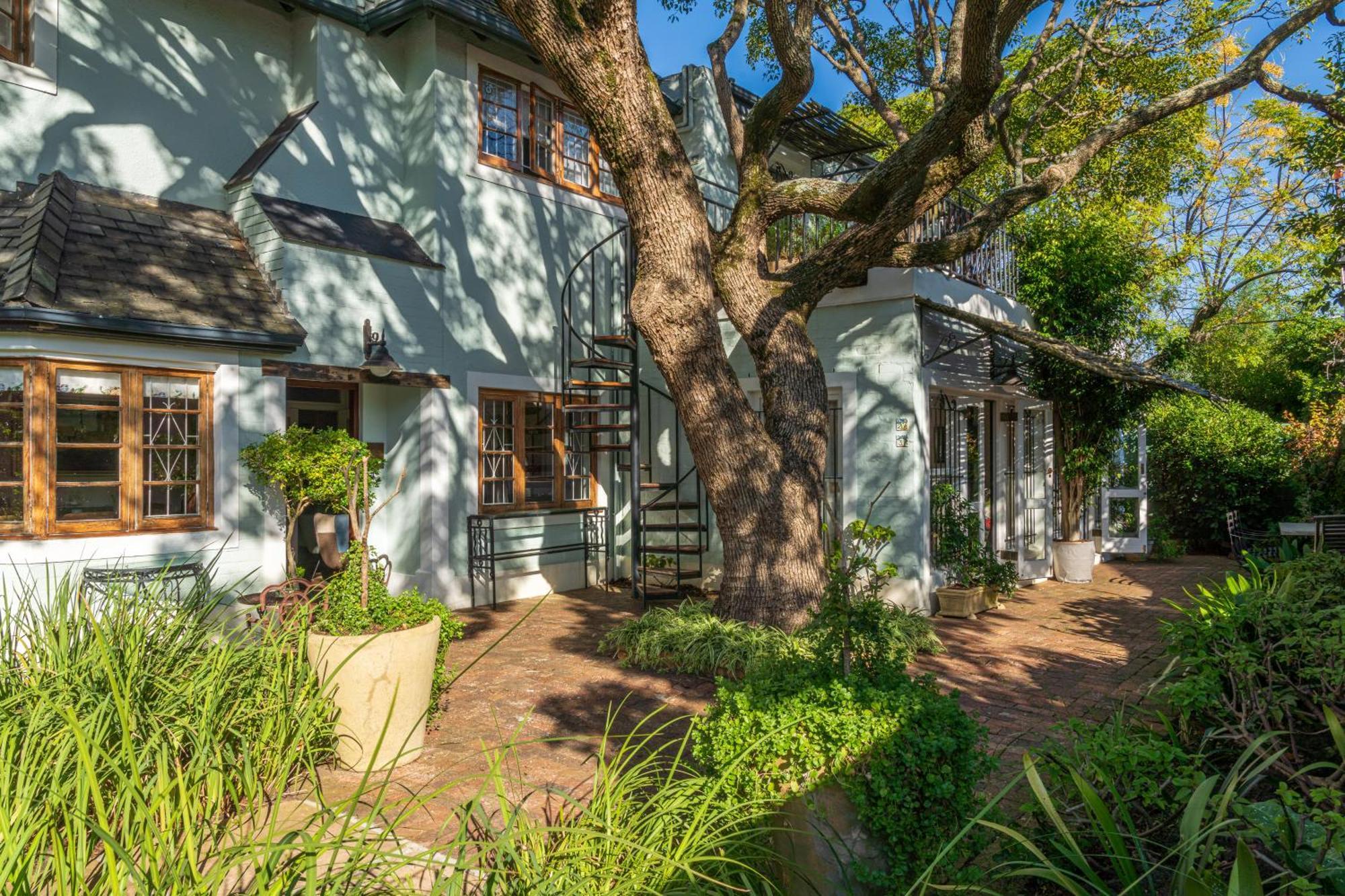 Hedge House Guest house