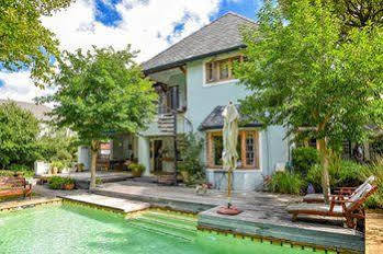 Hedge House 4*
